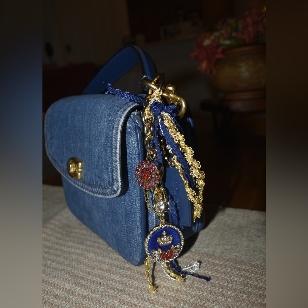 *UNIQUE* Gold and Blue Crown Heart Pendant Bag Charm - Picture 2 of 9